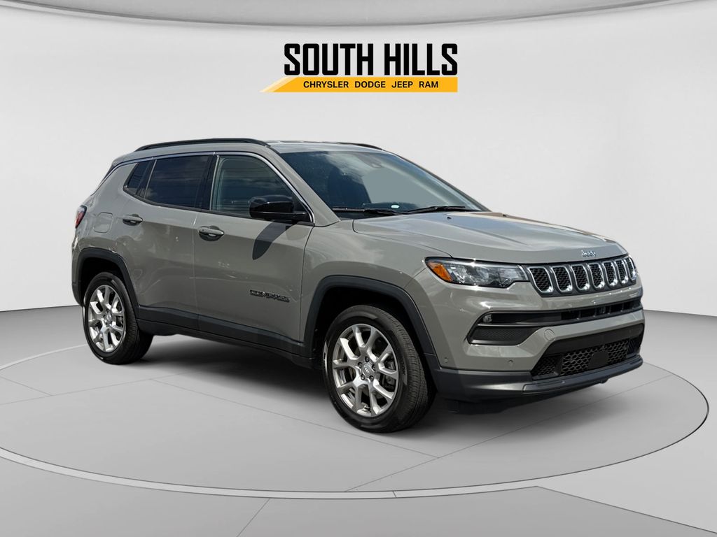 2023 Jeep Compass Latitude Lux Gray at South Hills CDJR