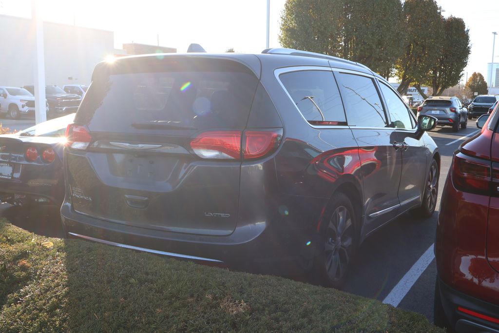 Thumbnail: 2018 Chrysler Pacifica - 7