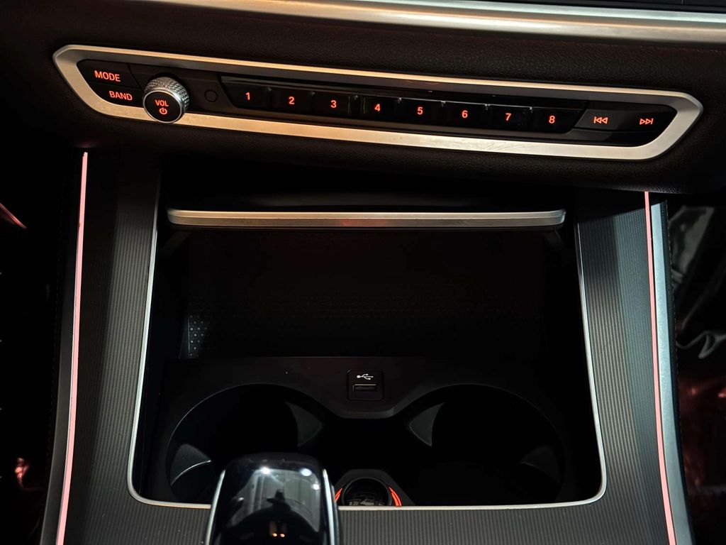 Used 2022 Black BMW xDrive40i image 18