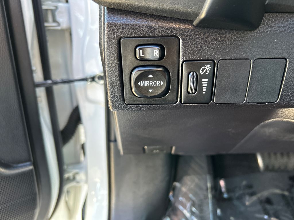 2017 Toyota Corolla SE 12