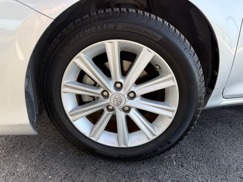 Thumbnail: 2012 Toyota Camry - 9