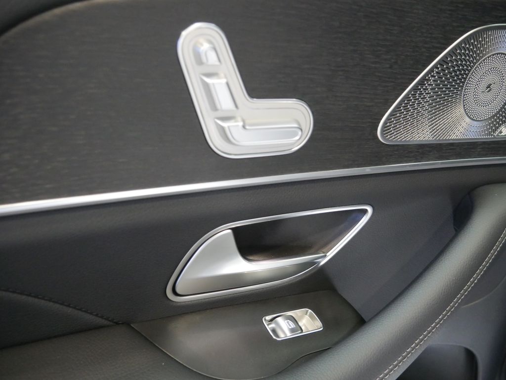 Thumbnail: 2026 Mercedes-Benz GLE - 22