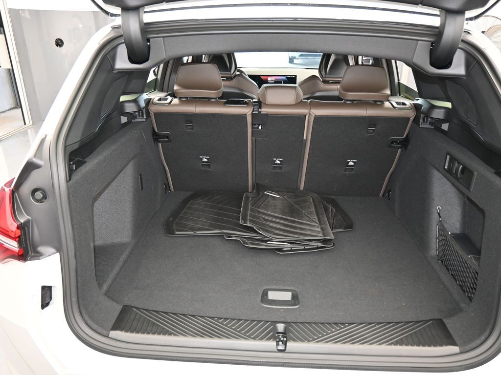 Used 2025 Mineral White Metallic BMW 30 xDrive image 44