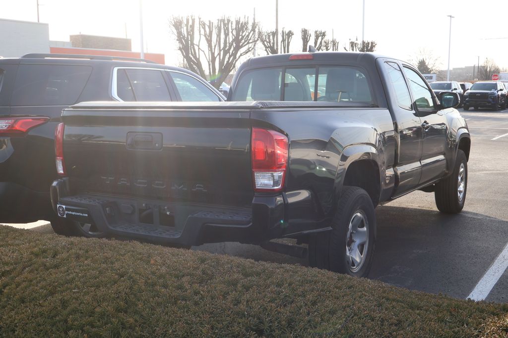 Thumbnail: 2016 Toyota Tacoma - 6