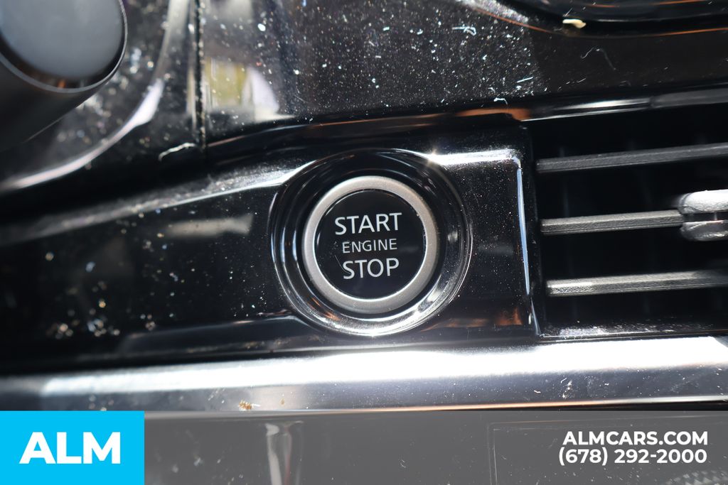Used 2023 Beige Nissan Platinum image 36
