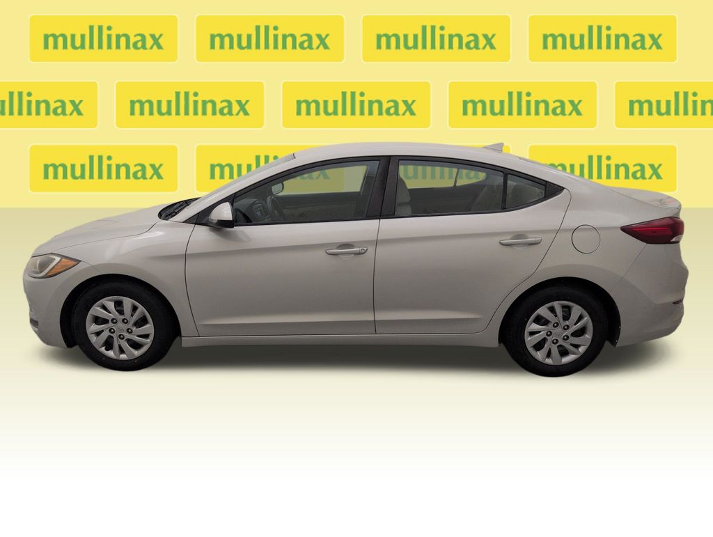 Used 2017 Beige Hyundai SE image 9