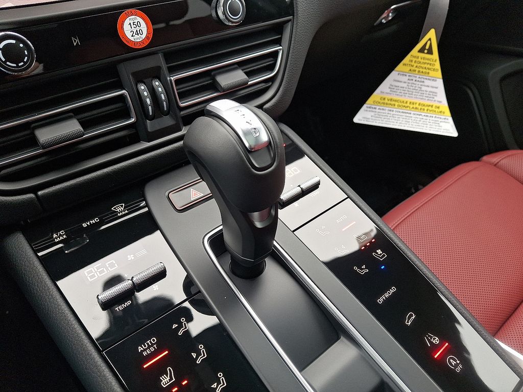 Thumbnail: 2026 Porsche Macan - 16