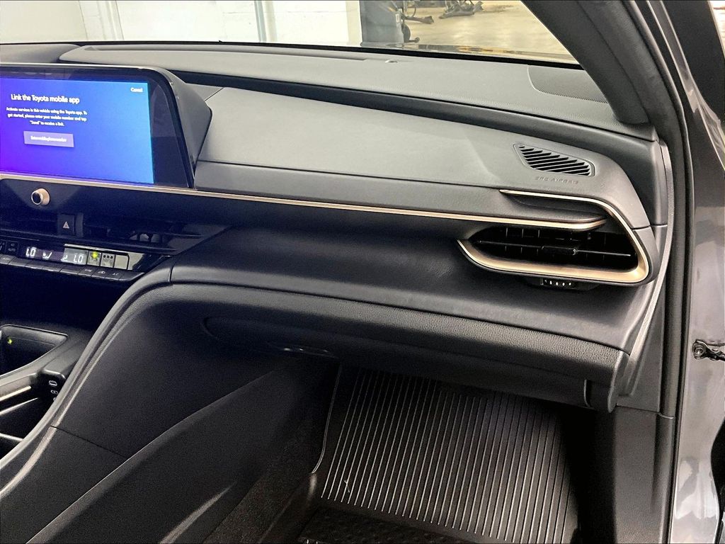 2023 Toyota Crown — photo 13