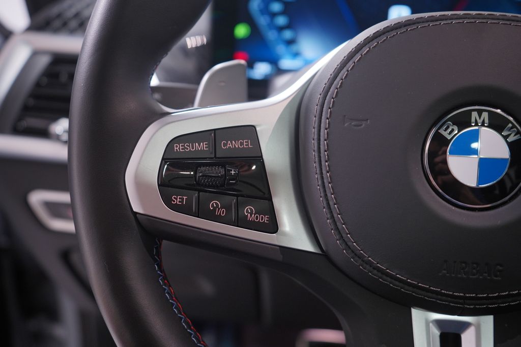 2025 BMW X7 M60i 21