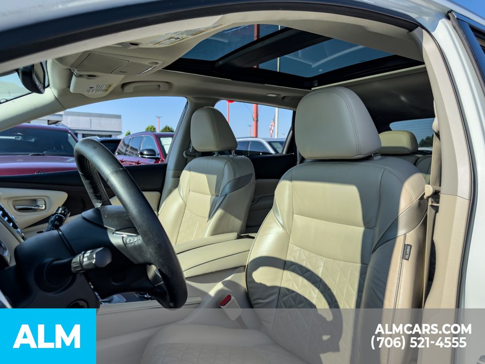 Used 2019 White Nissan Platinum image 11