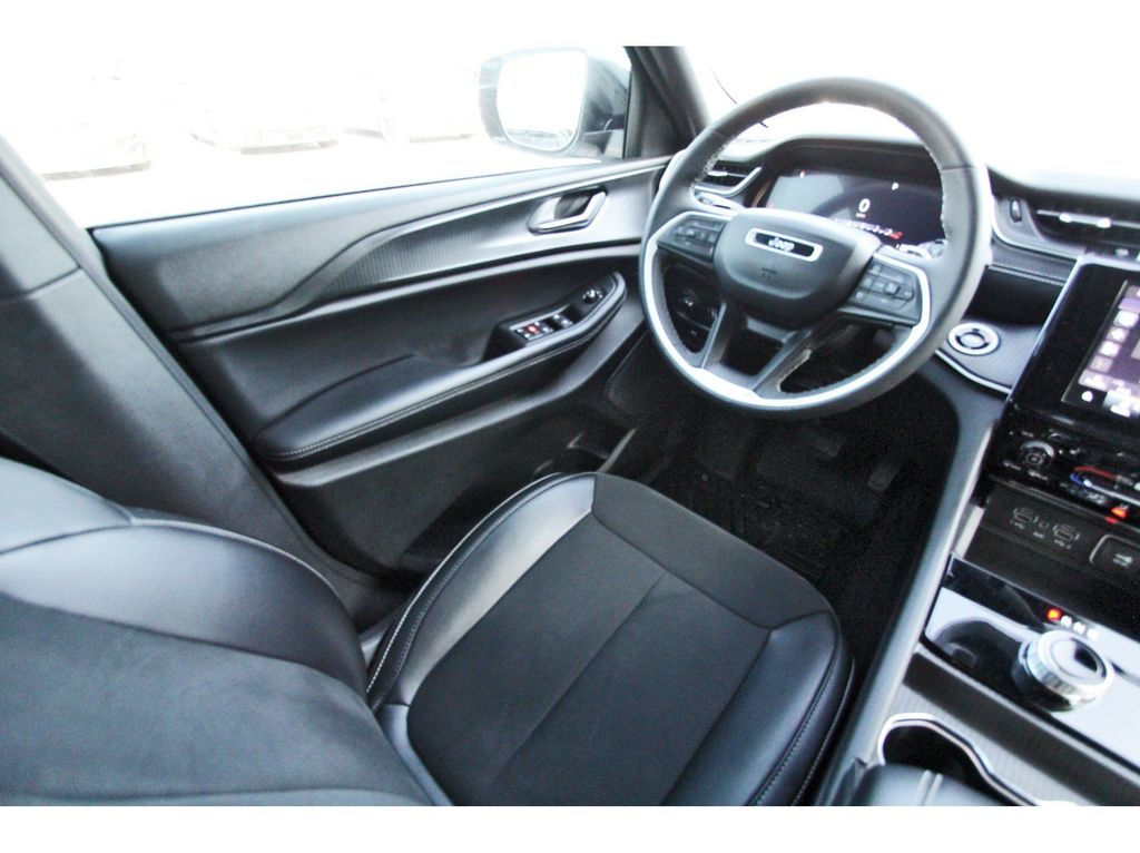 2024 Jeep Grand Cherokee Altitude - 8