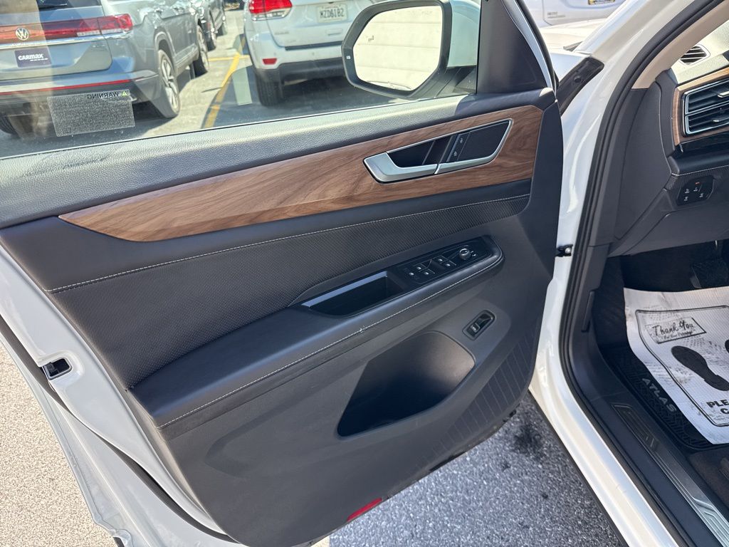 2025 Volkswagen Atlas 2.0T SE w/Technology White at Subaru and VW of Moon Township