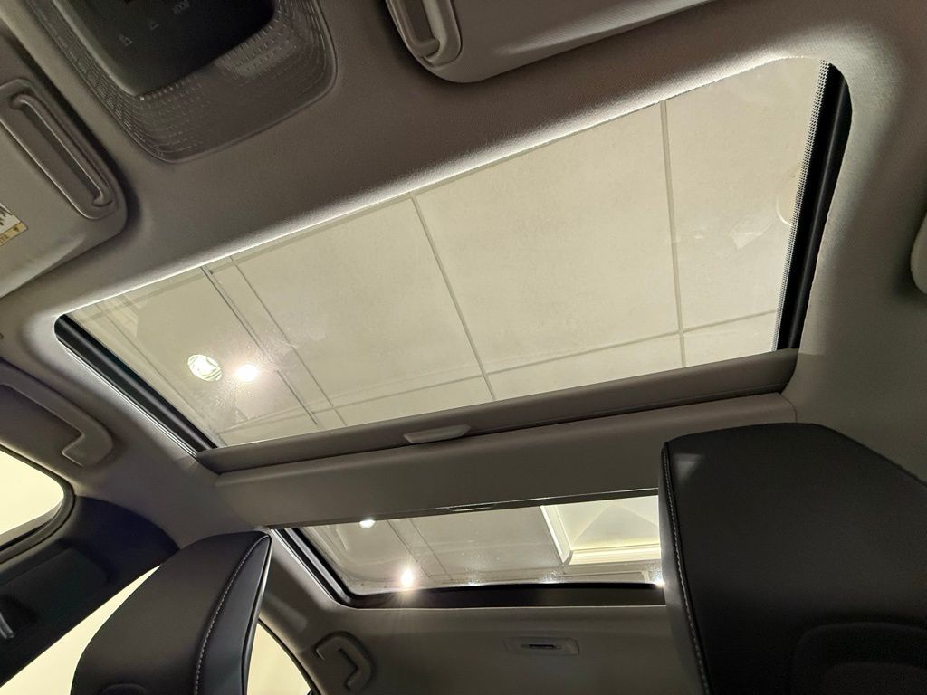 Thumbnail: 2024 Toyota Prius - 18