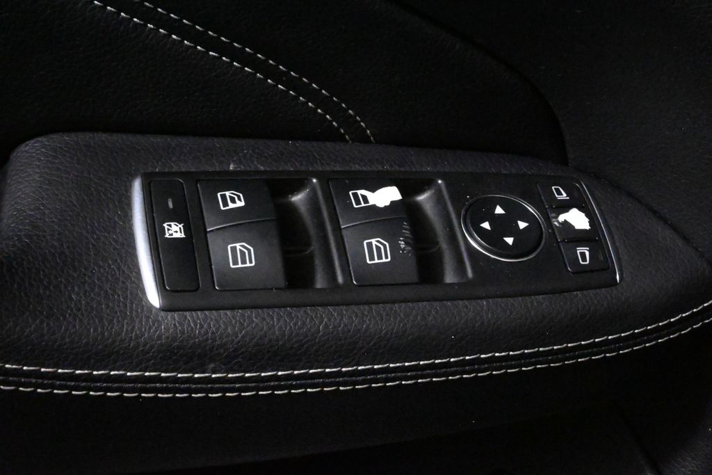 Thumbnail: 2015 Mercedes-Benz M-Class - 32