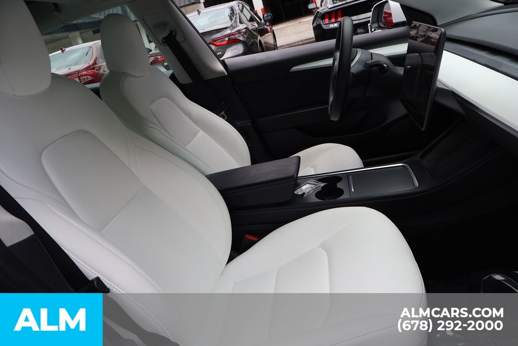Used 2022 White Tesla Base image 28