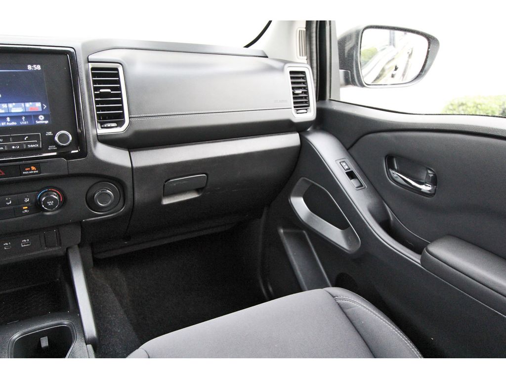 2024 Nissan Frontier SV - 9