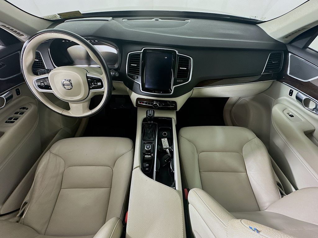 Used 2019 Blue Volvo T6 Momentum image 10