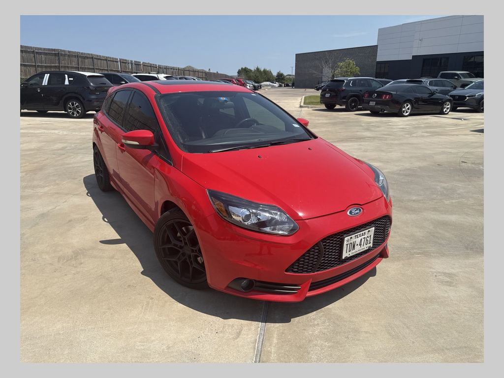 Race Red 2013 Ford Focus Hatchback Front-Wheel Drive 6-Speed Manual