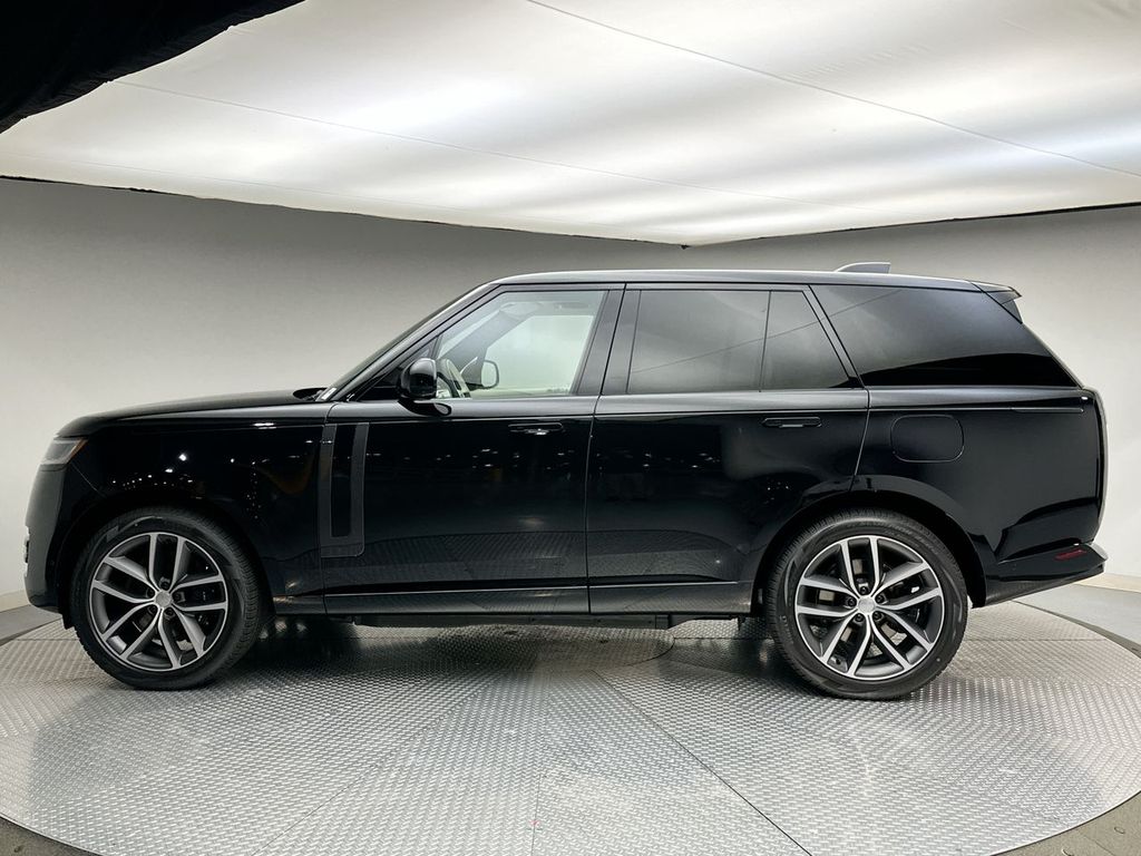 2025 Land Rover Range Rover SE 2