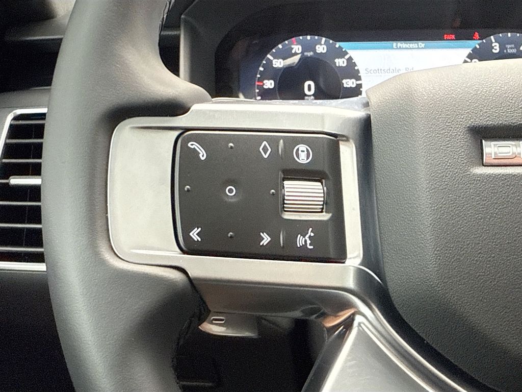 Thumbnail: 2025 Land Rover Discovery - 11