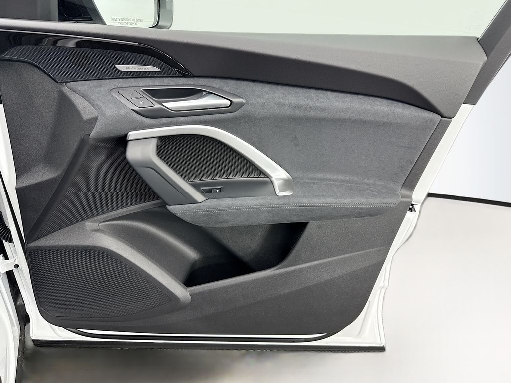 Thumbnail: 2025 Audi SQ5 - 24