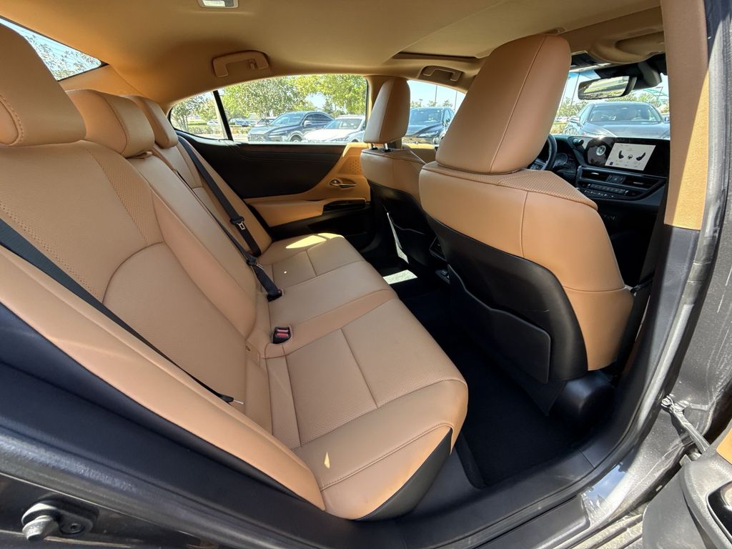 Thumbnail: 2025 Lexus ES - 17