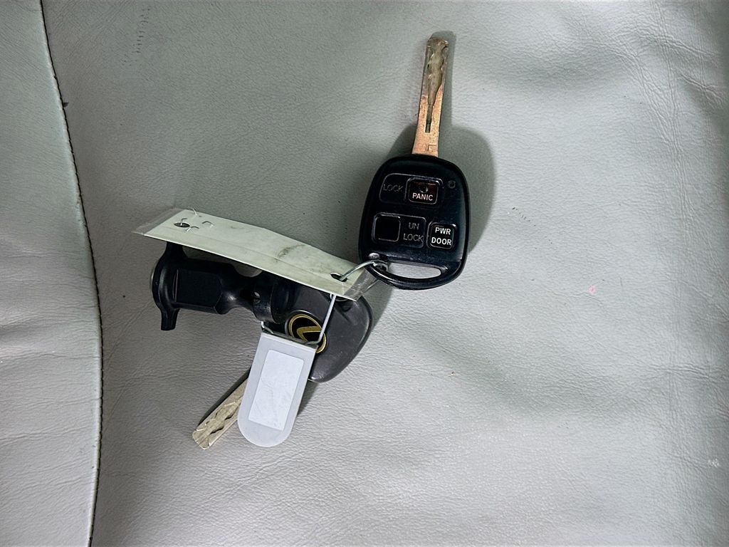 Used 2005 Black Lexus 330 image 31