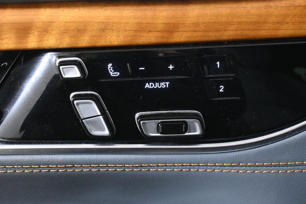 Thumbnail: 2022 Jeep Grand Wagoneer - 27