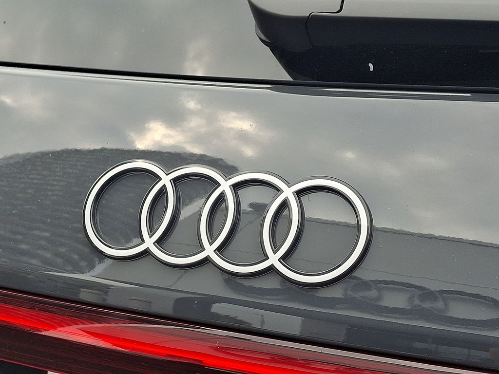 Thumbnail: 2025 Audi Q6 e-tron - 28