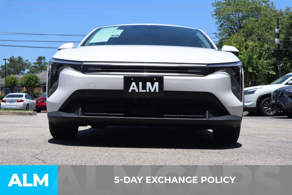 Used 2025 White Kia LXS image 4