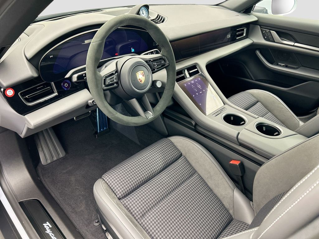 Thumbnail: 2026 Porsche Taycan - 4