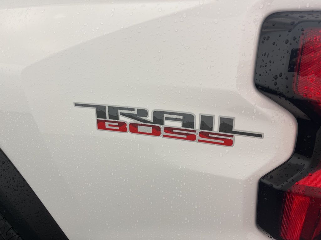 Thumbnail: 2024 Chevrolet Colorado - 17