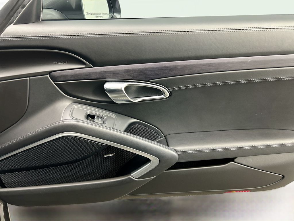 Thumbnail: 2016 Porsche 911 - 26