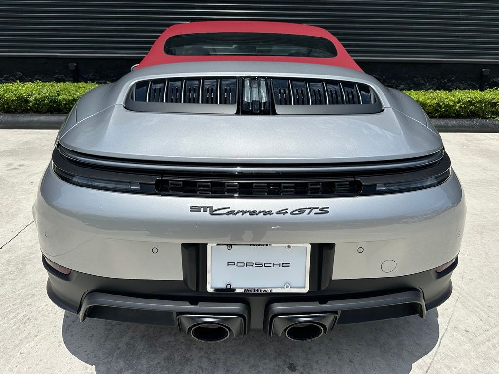 Thumbnail: 2025 Porsche 911 - 16