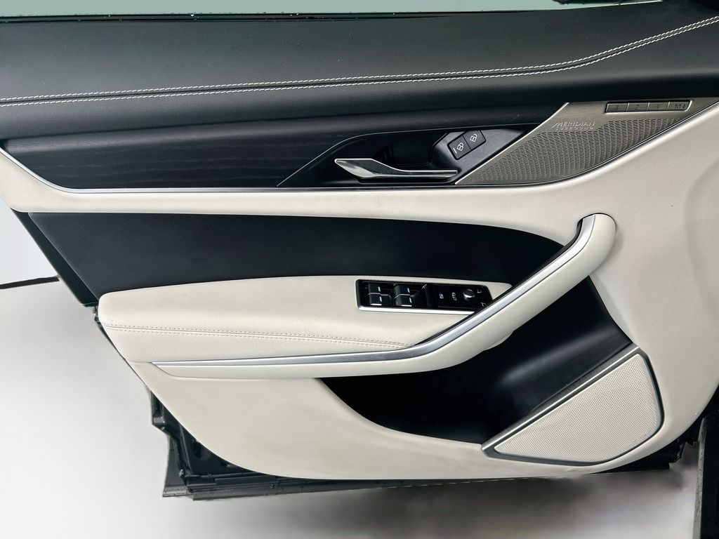 Thumbnail: 2026 Jaguar F-Pace - 22