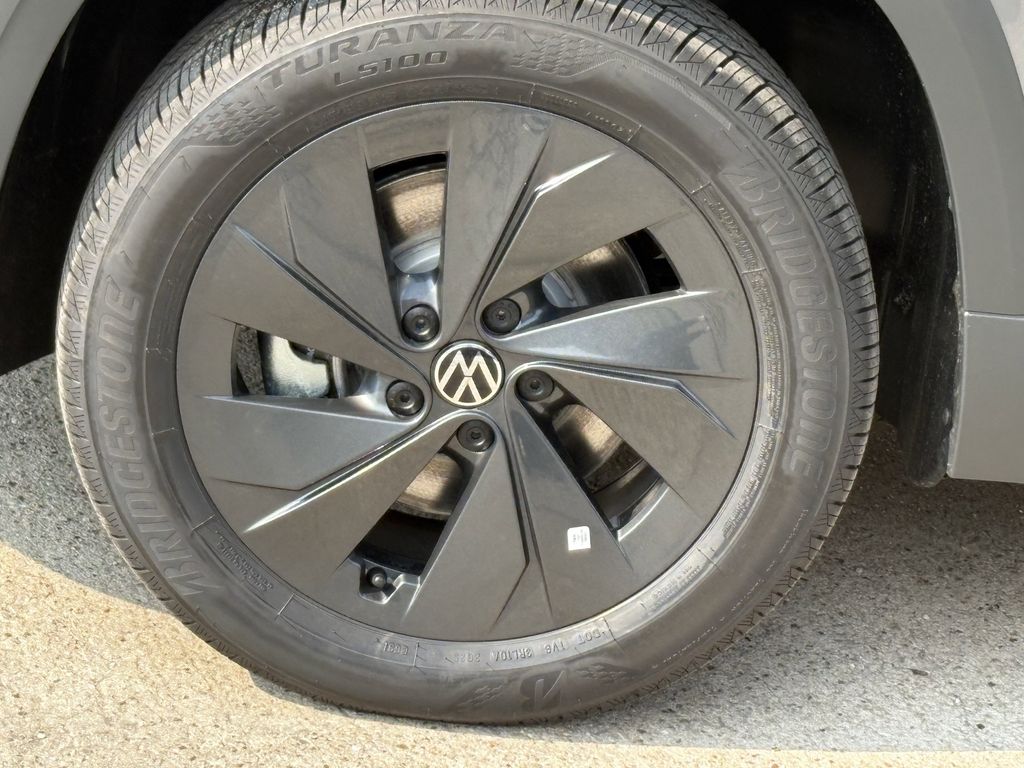 New 2025 Gray Volkswagen 1.5T SE image 9