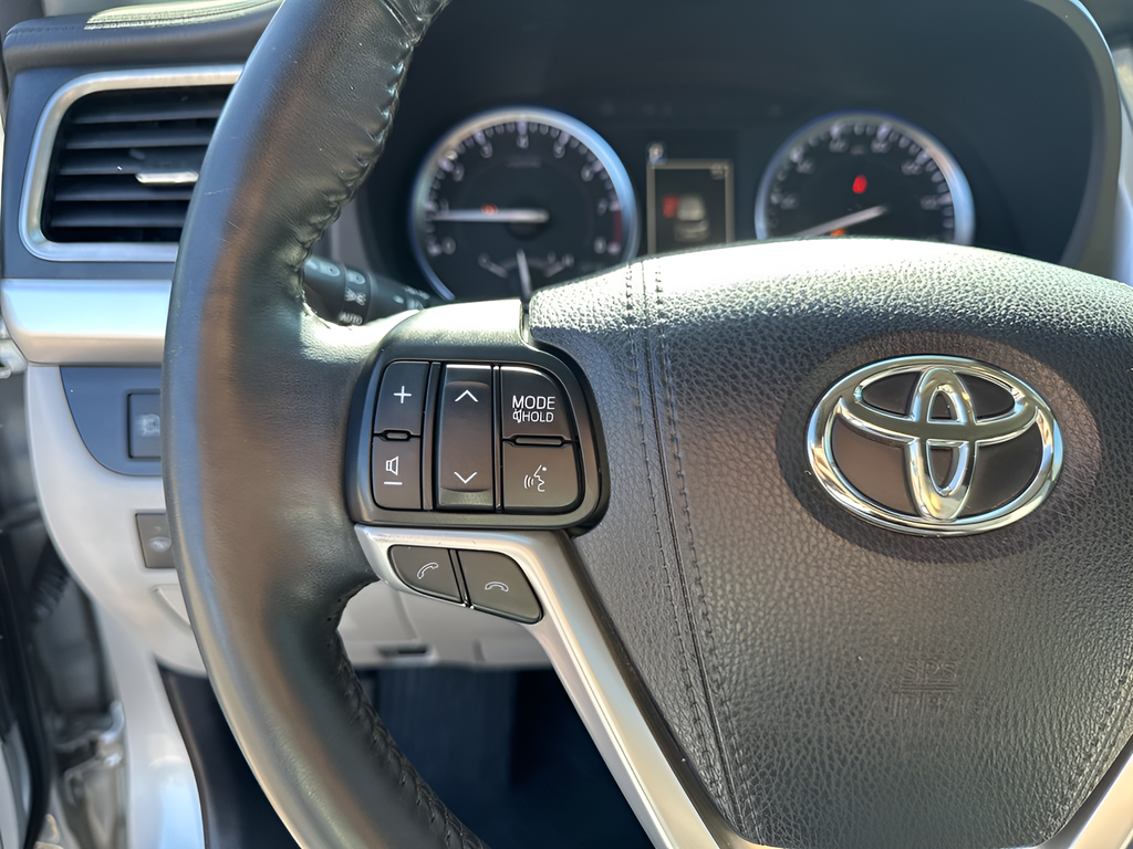 Used Car 2018 Toyota Highlander  For Sale Under $30,000 In Austin, Texas