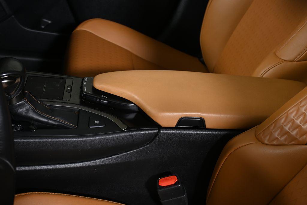 Thumbnail: 2021 Lexus UX - 26