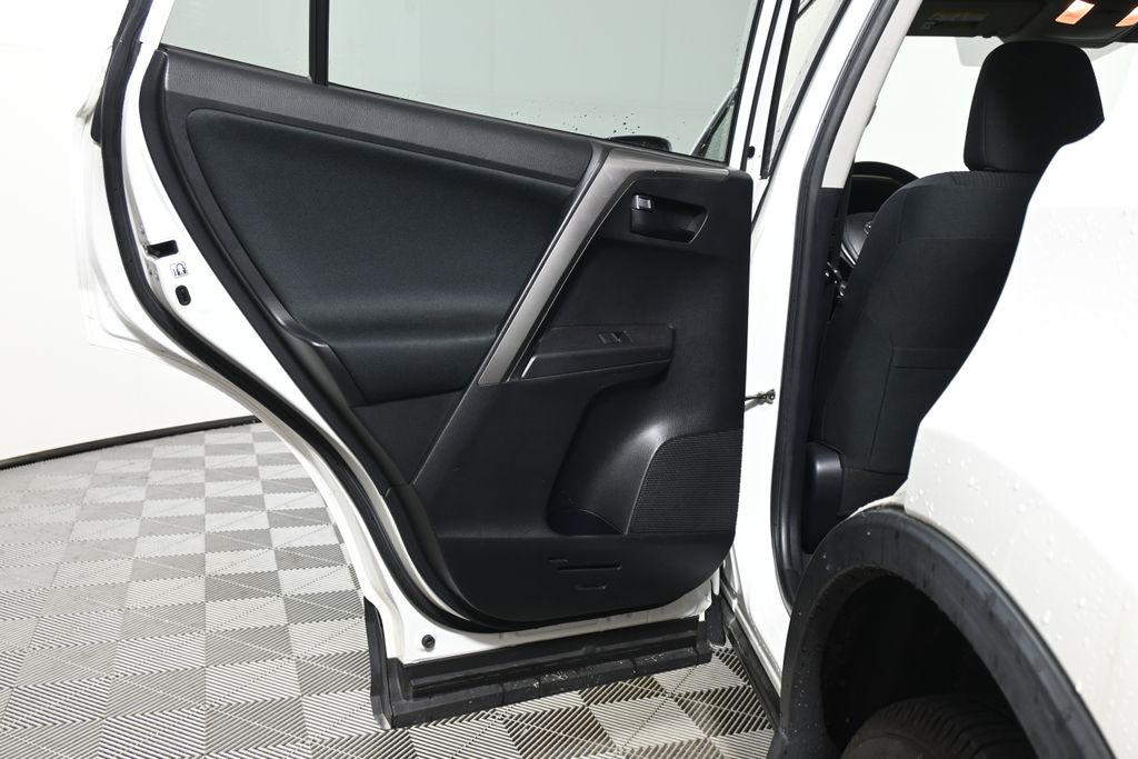 Thumbnail: 2018 Toyota RAV4 - 28