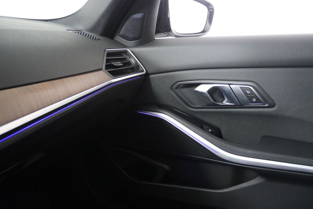 Thumbnail: 2020 BMW 3 Series - 29