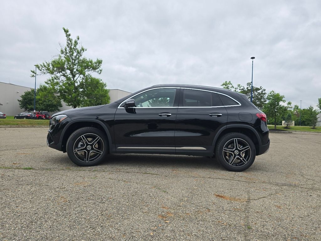 New 2026 Black Mercedes-Benz GLA 250 image 12