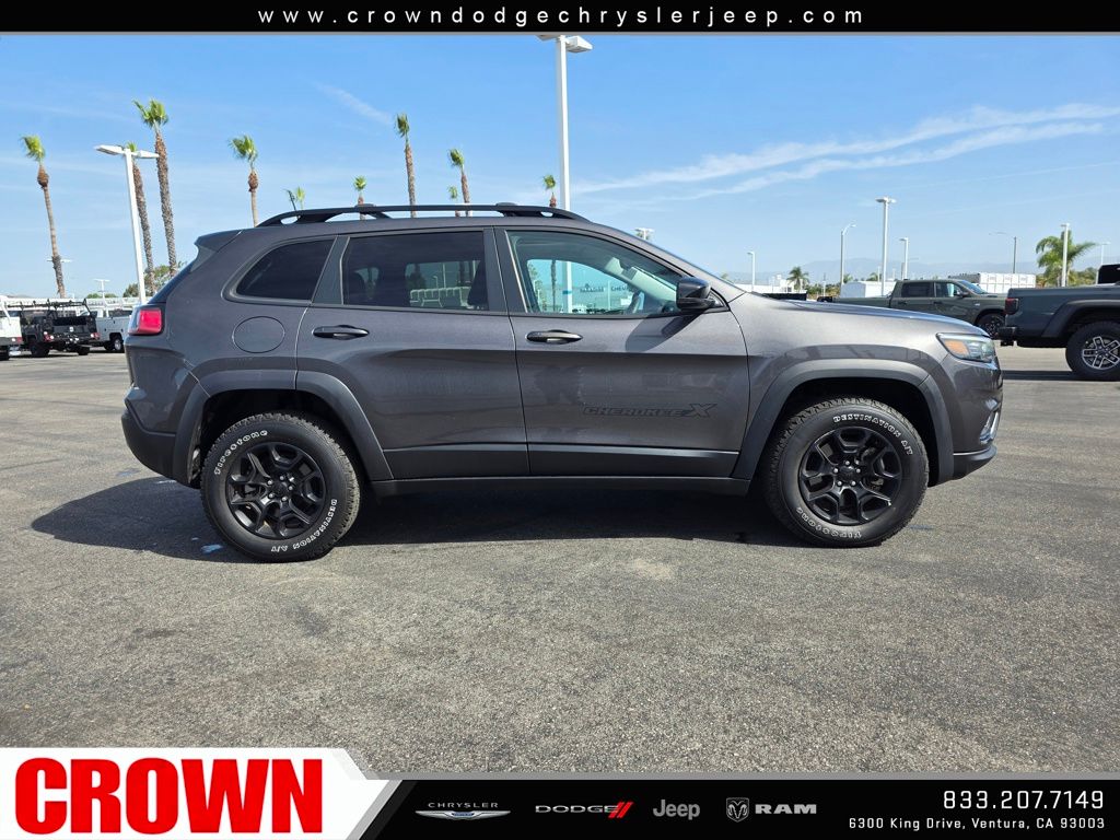 View vehicle photo 2