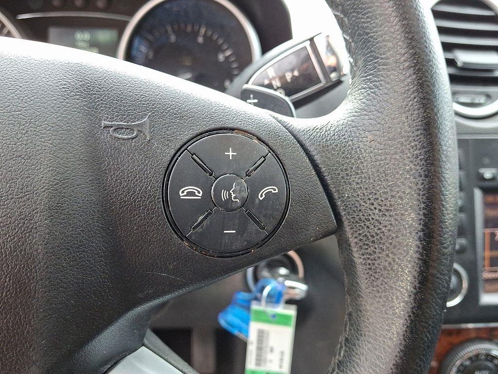 Thumbnail: 2011 Mercedes-Benz M-Class - 22