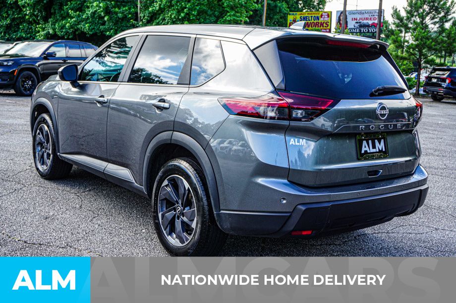 Used 2025 Gray Nissan SV image 5