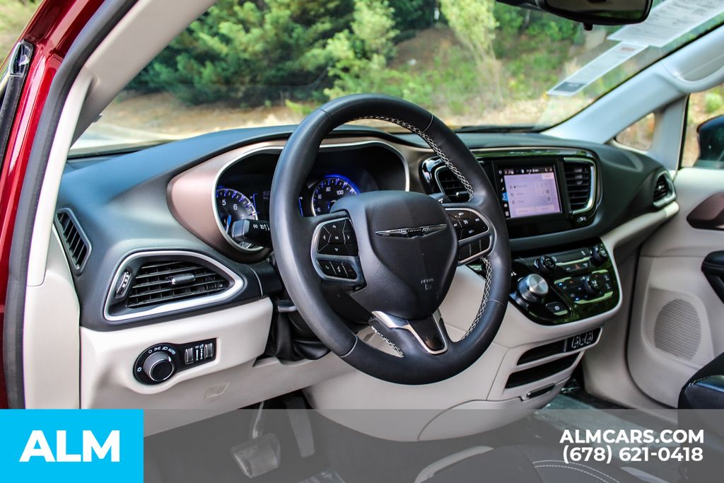 2023 Chrysler Voyager LX - Photo 35