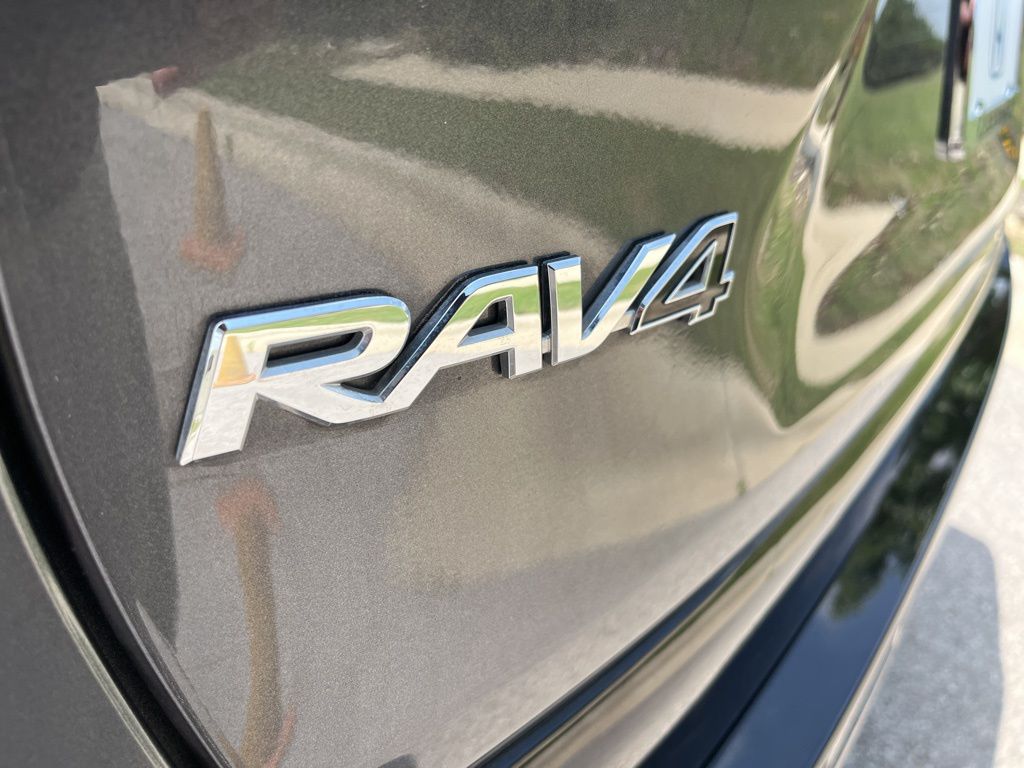 2021 Toyota RAV4 XSE 8