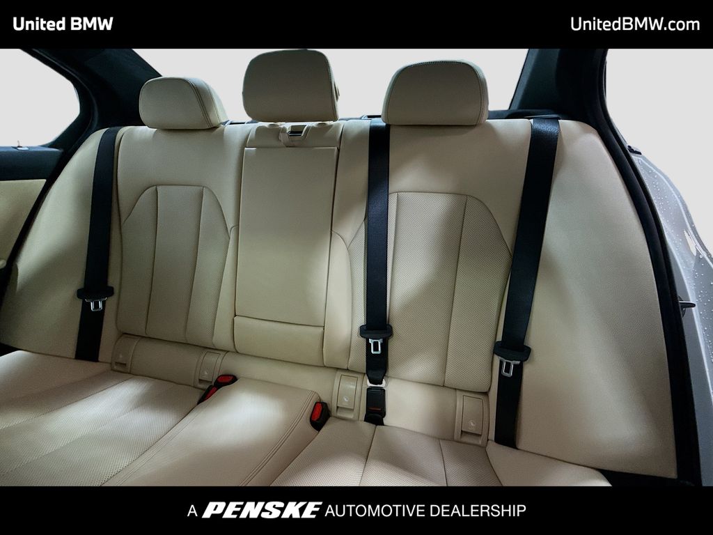 Thumbnail: 2026 BMW 3 Series - 13