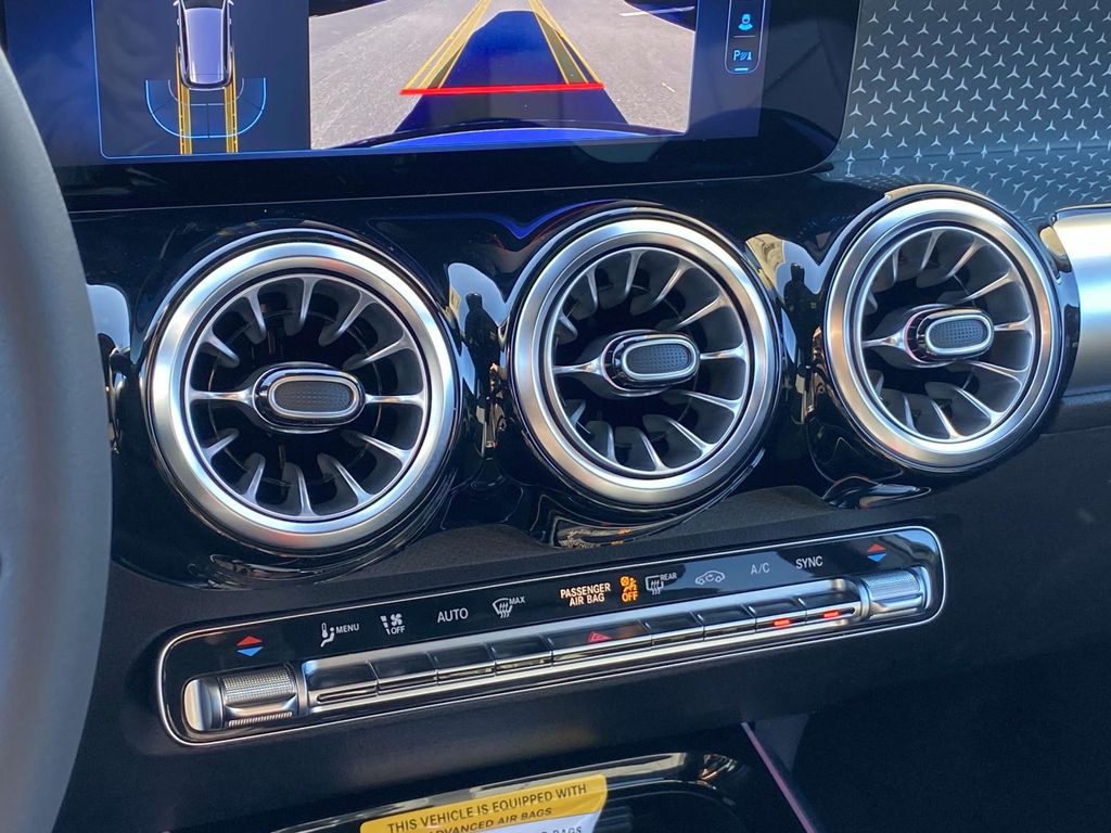 Thumbnail: 2025 Mercedes-Benz GLB - 30