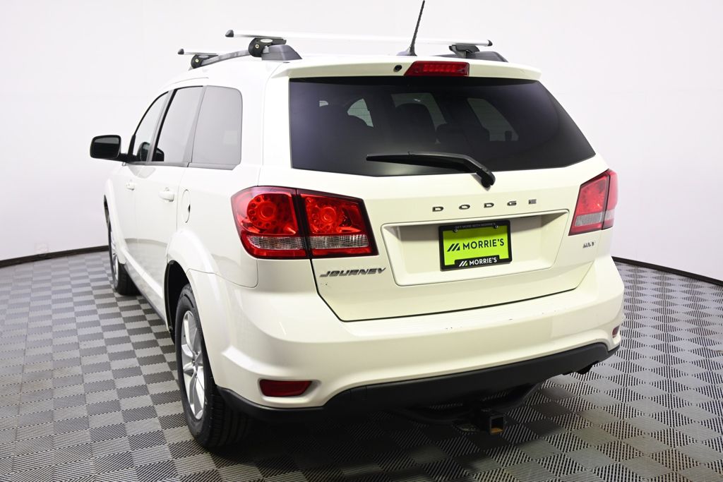 Used 2017 White Dodge SXT image 4