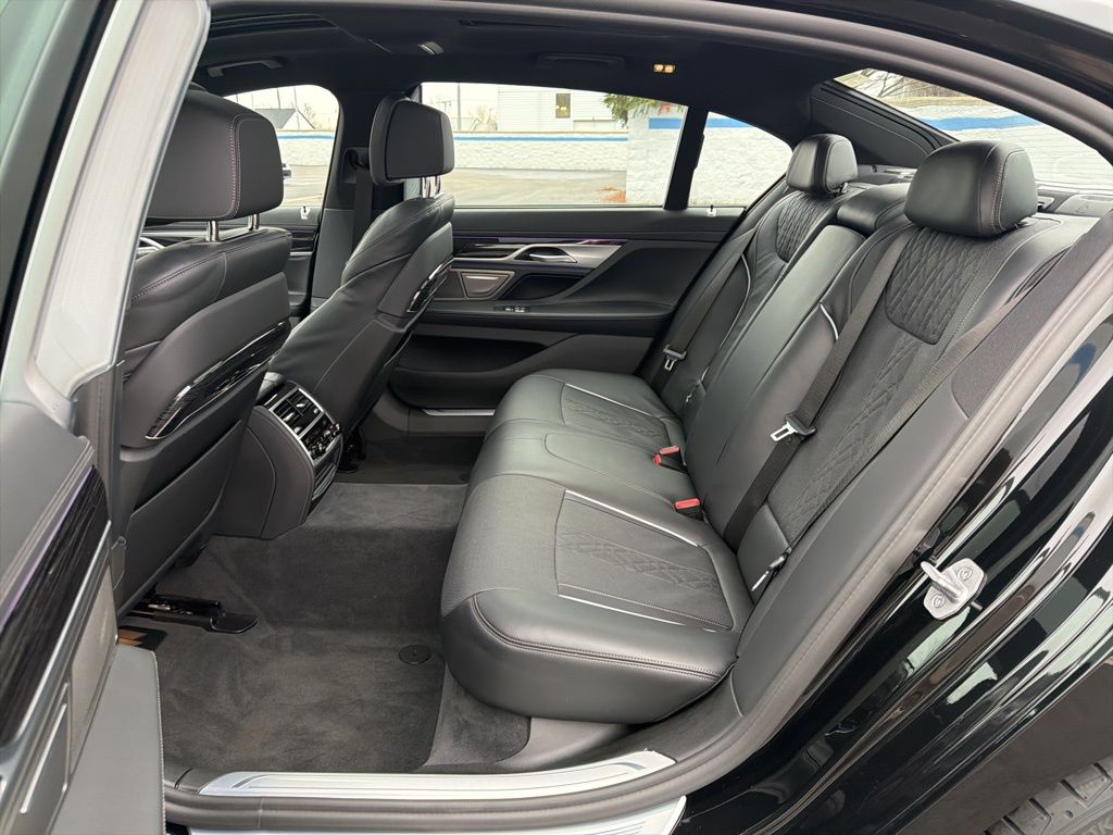 Thumbnail: 2022 BMW 7 Series - 20